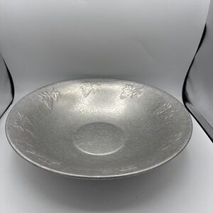 Vintage WEST BEND Hammered Aluminum Grape Cluster  Leaves Fruit Bowl USA EUC 14"